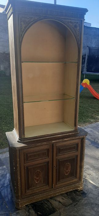 Vitrine lacada trabalhada