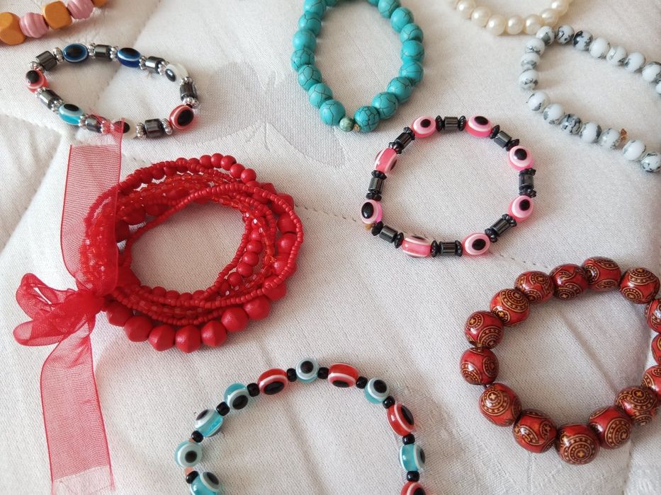 Acessórios: lote de 20 pulseiras diversas