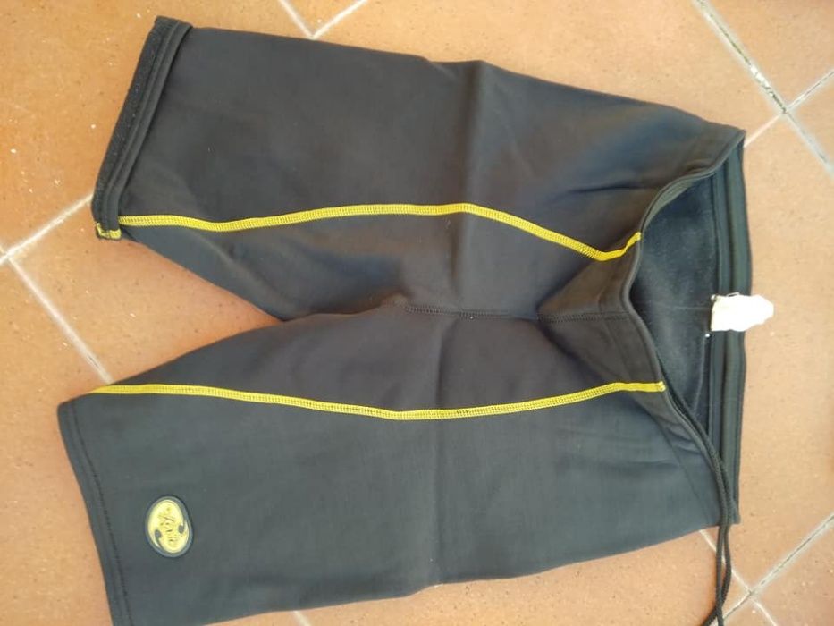 Calções para prática de desportos nauticos