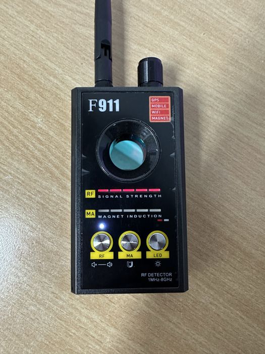 Przenośny detektor podsłuchów i kamer F911 nowy