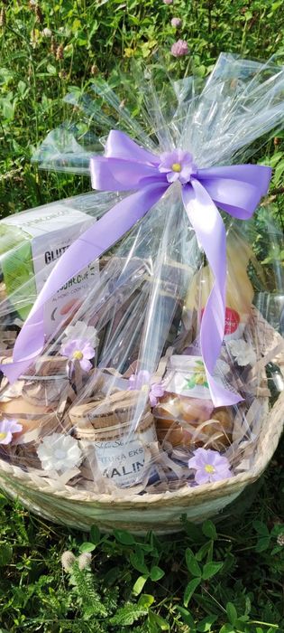 Kosz prezentowy z upominkami duży