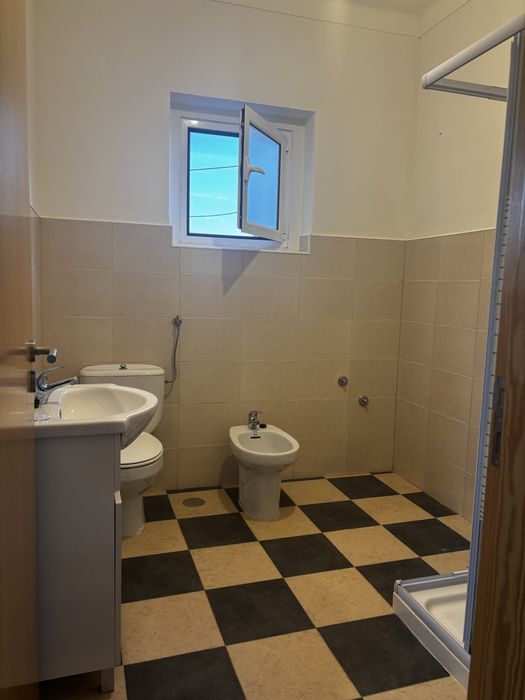 Alugo T3 , Rossio ao sul do tejo