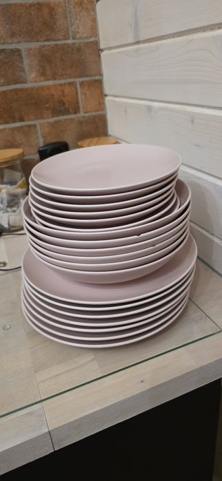 Zastawa stołowa różowa  ikea
