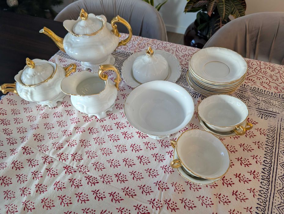 Serviço de Jantar Vintage Vista Alegre – Branco e Ouro