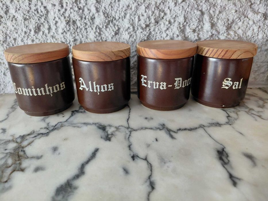 Conjunto de frascos de especiarias