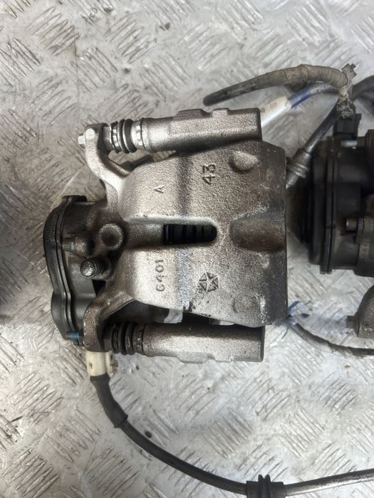 Суппорт в сборе задний Jeep Cherokee KL 14-23