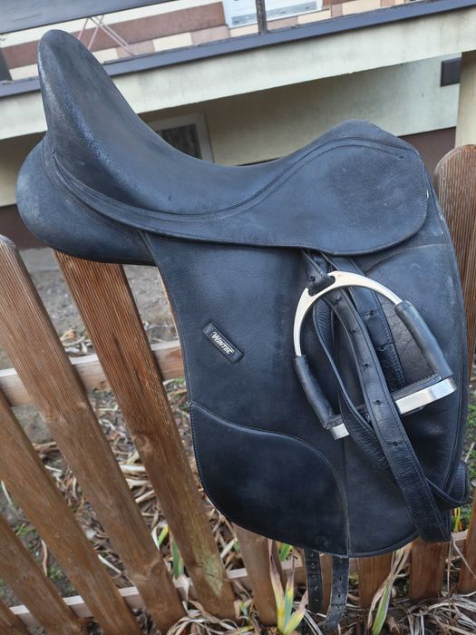 Siodło ujeżdżeniowe Wintec Isabell 17,5" – czerwony łęk