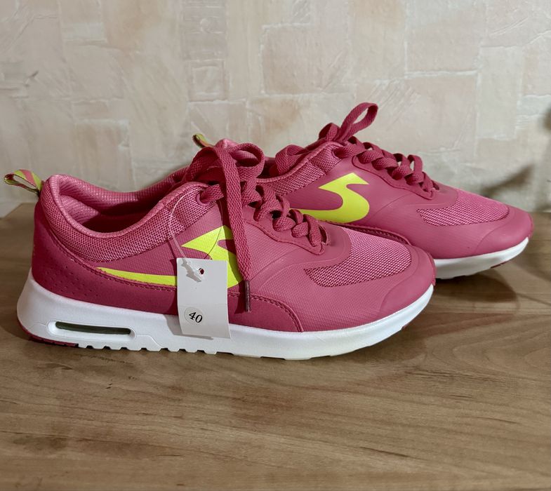 Кросівки жіночі нові