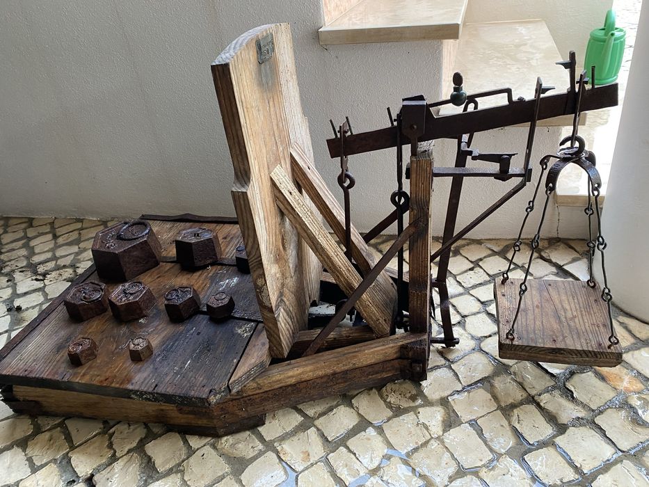 Balança de madeira