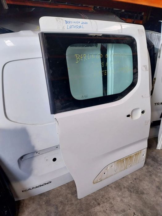 Porta lateral PSA BERLINGO/// PARTNER Ano 2020