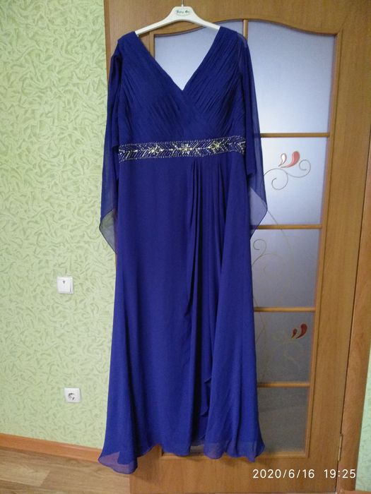 Вечірня сукня максі