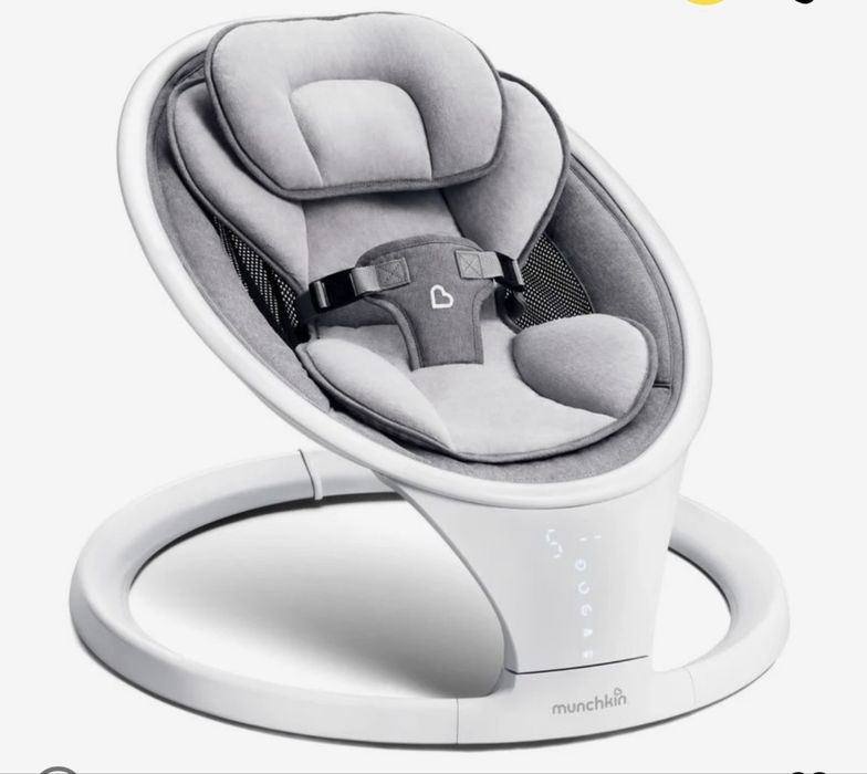 Заколисуючий центр Munchkin Baby Swing з функцією Bluetooth
