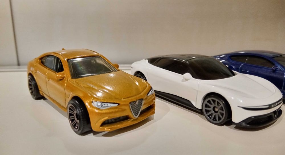 Hot Wheels e outros - 14 carros - Lote ou carros isolados