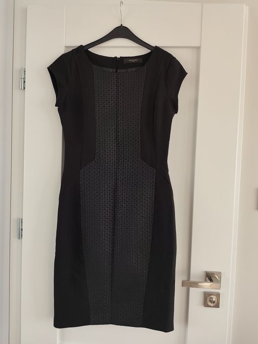 Czarna sukienka Reserved