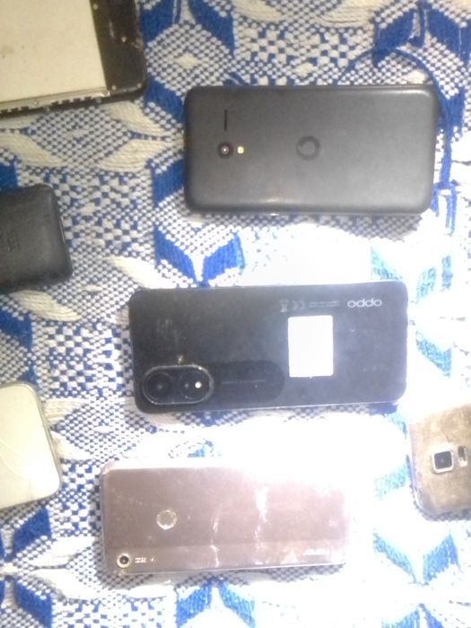 Varios telemóveis avariados