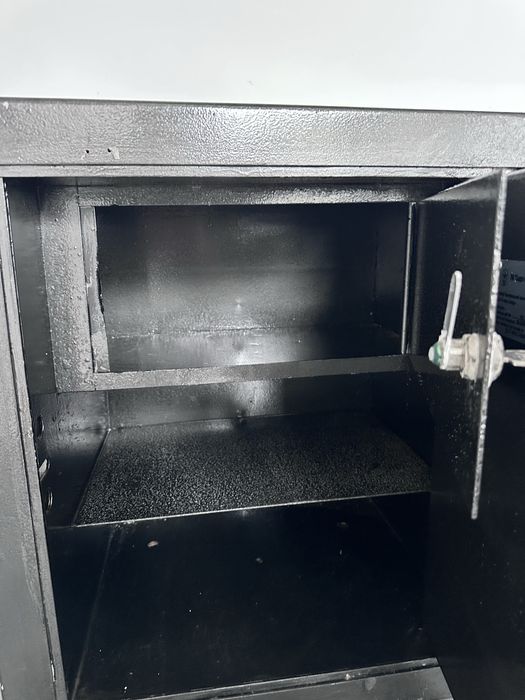 Сейф ( для обміну валют)