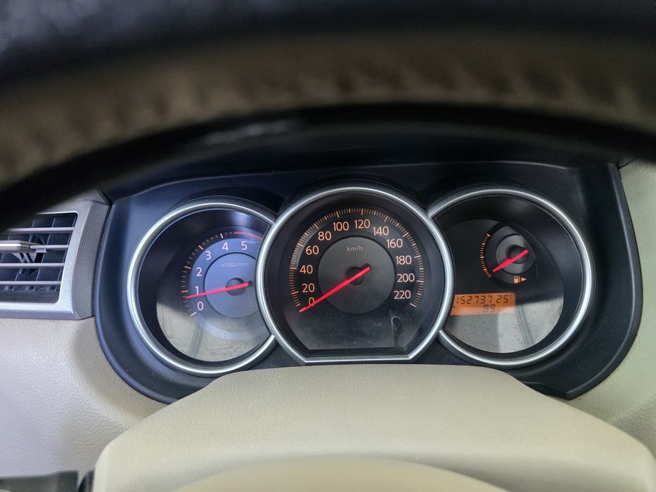 Nissan Tiida  1.5 DCi