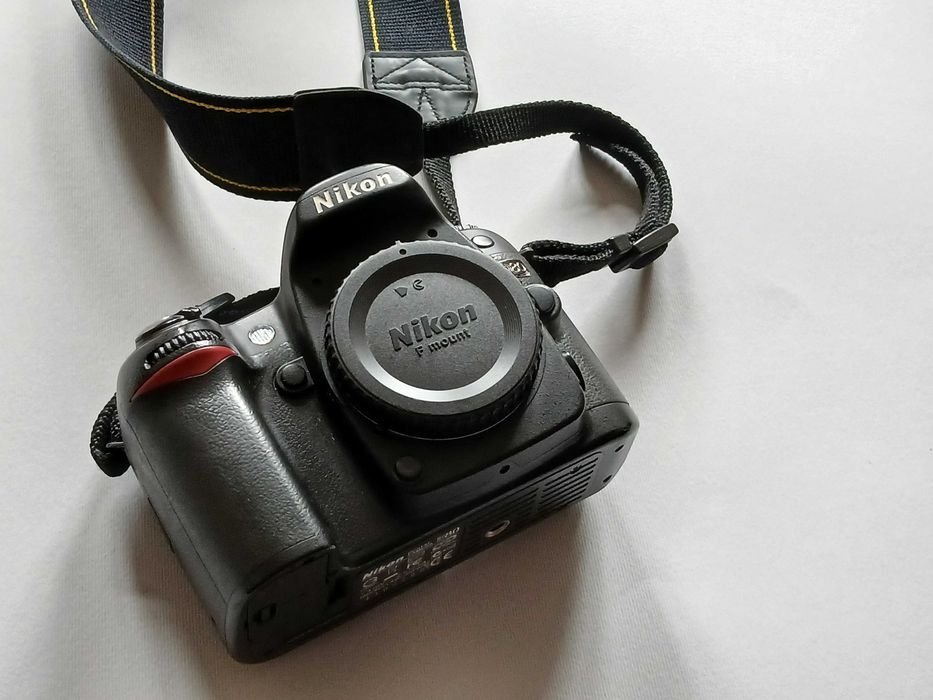 Máquina fotográfica NIKON D80; óptimo estado; 2 baterias e carregador