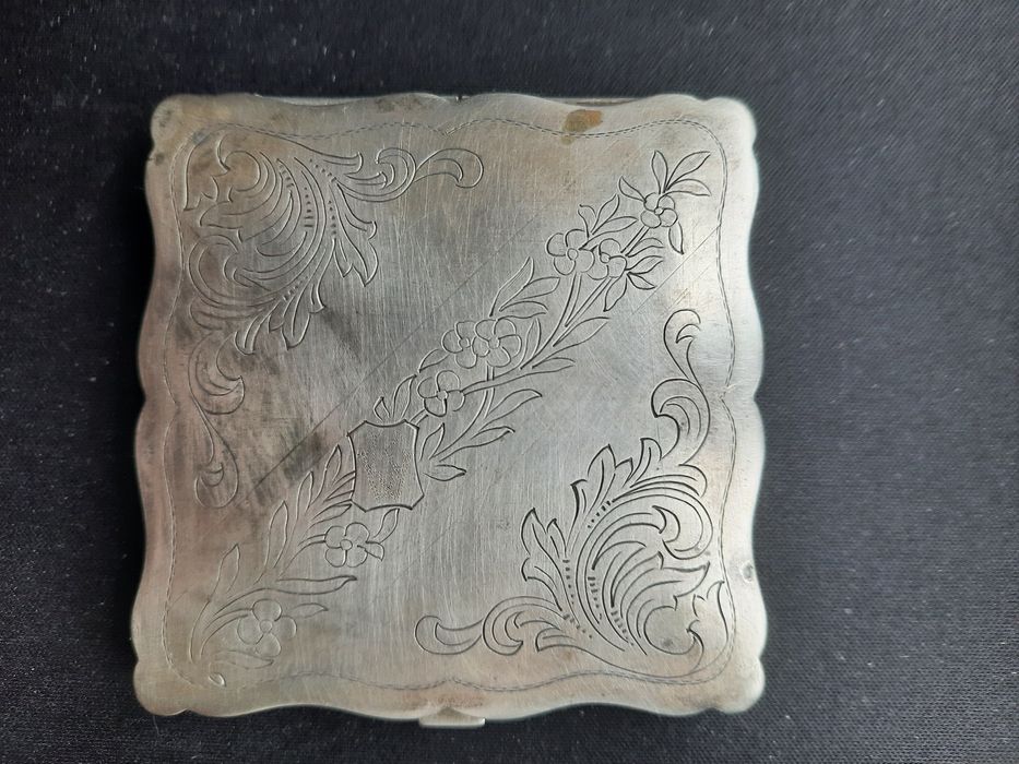 Puderniczka stara srebrna pr. 800