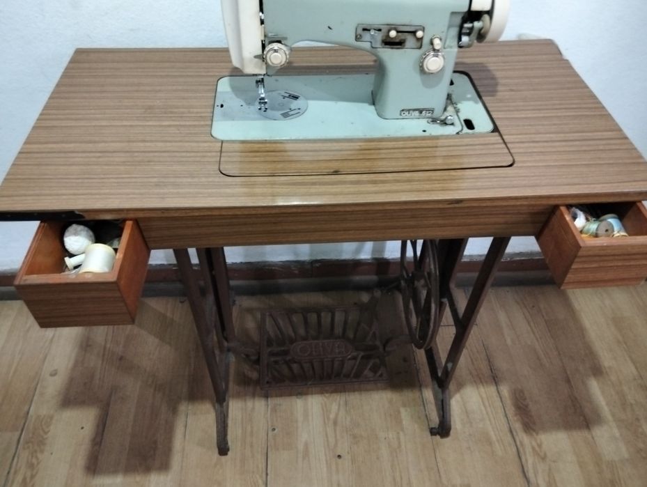 Máquina de costura Oliva 512
