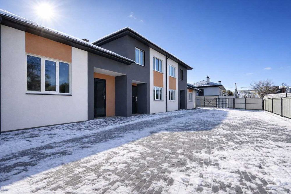 Ірпінь таунхаус з штукатуркою неподалік парку Дубки, газифікований