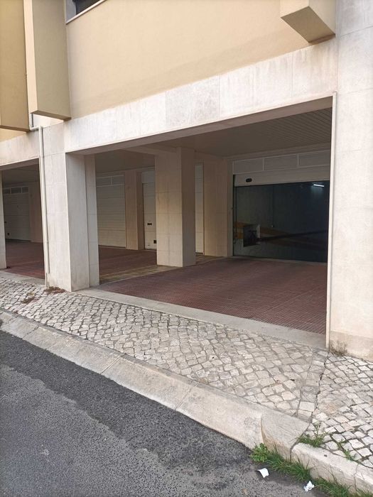 Arrendamento de Garagem na rua Manuel Rodrigues da Silva
