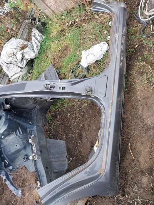 Toyota Auris 1 prog poszycie boczne slupek