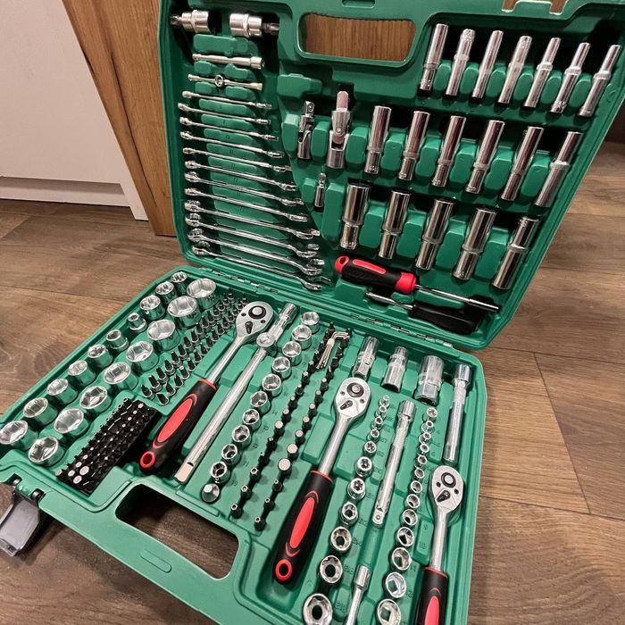 Набір інструментів на 216 предметів