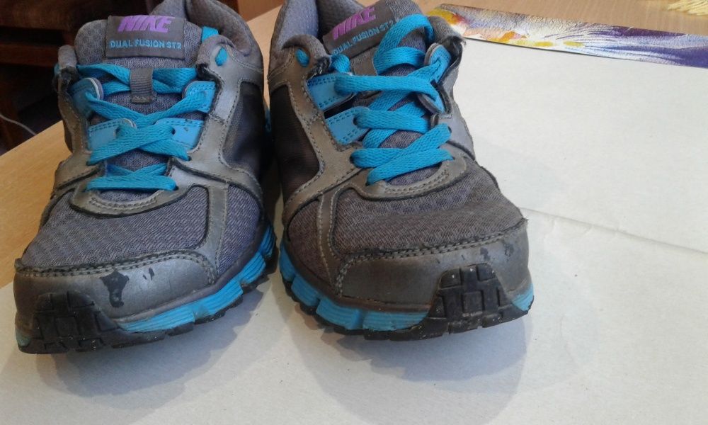 Продам кроссовки NIKE