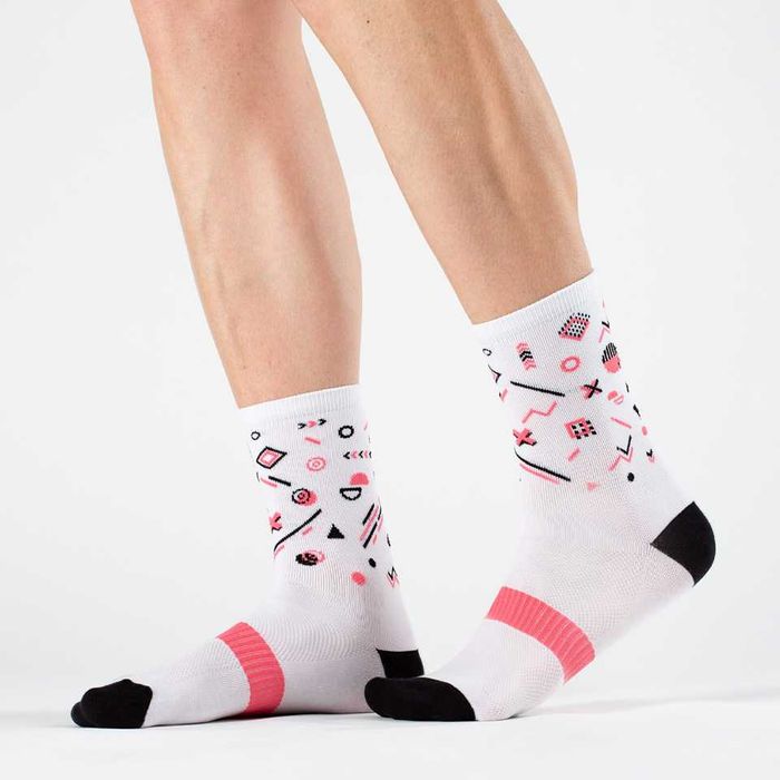 Skarpetki kolarskie, wysokie, białe, wzorki różowe