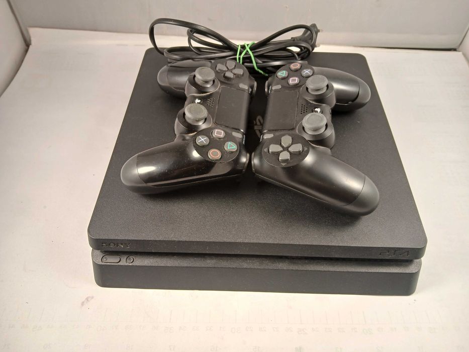 Konsola   PS 4 500GB 2 pady