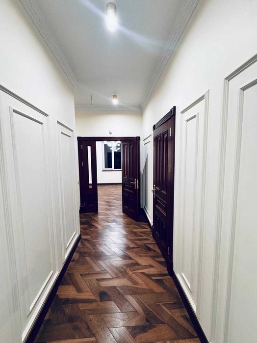 Продається просторий  будинок в Центрі