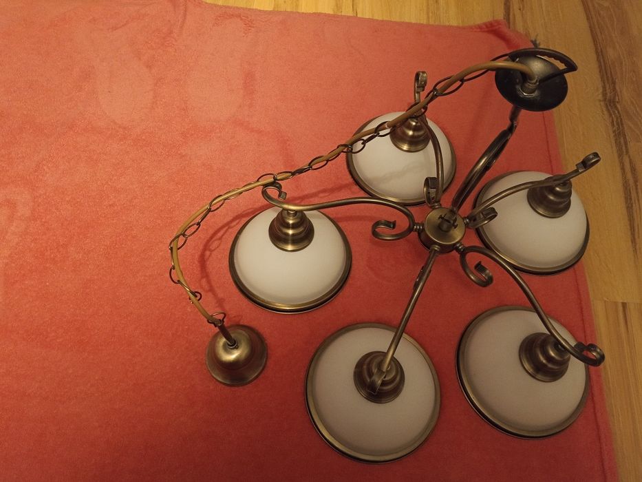 Żyrandole mosiężne