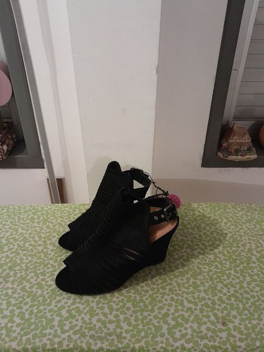 Vendo Sandálias de Senhora ATMOSPHERE muito bonitas novas