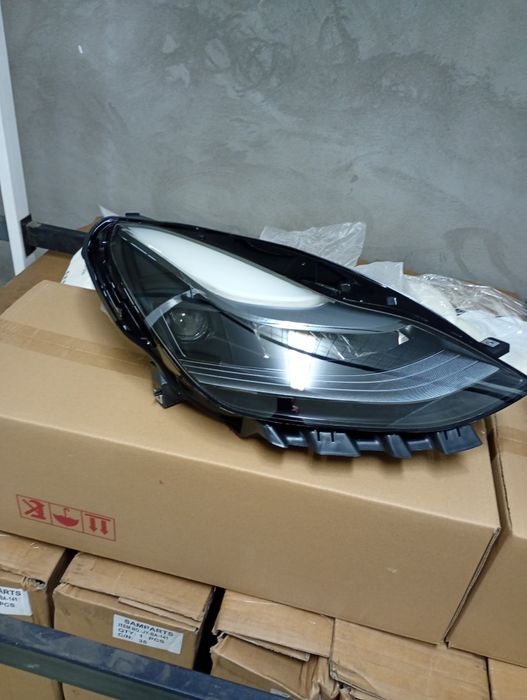 Tesla Model Y / 3 фара