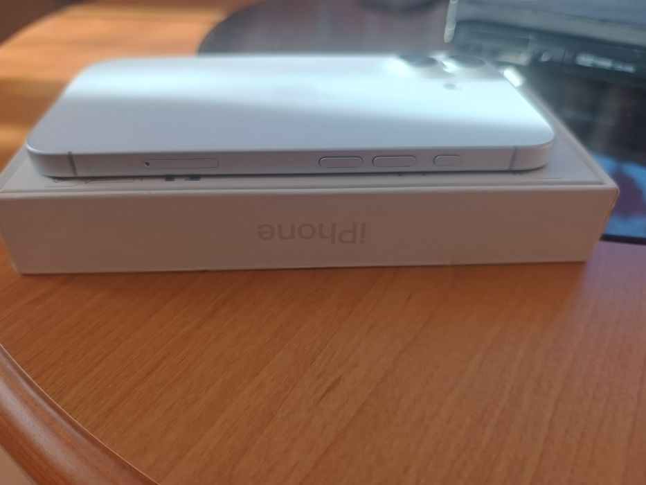 iPhone 16 128gb 88% baterii