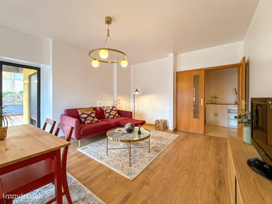 Apartamento T2 c/ Terraço, Parqueamento e Elevador, no centro de Ab...