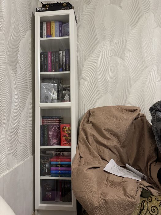 Книжкова шафа ikea