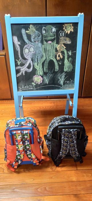 Cavalete criança IKEA 2 Mochilas