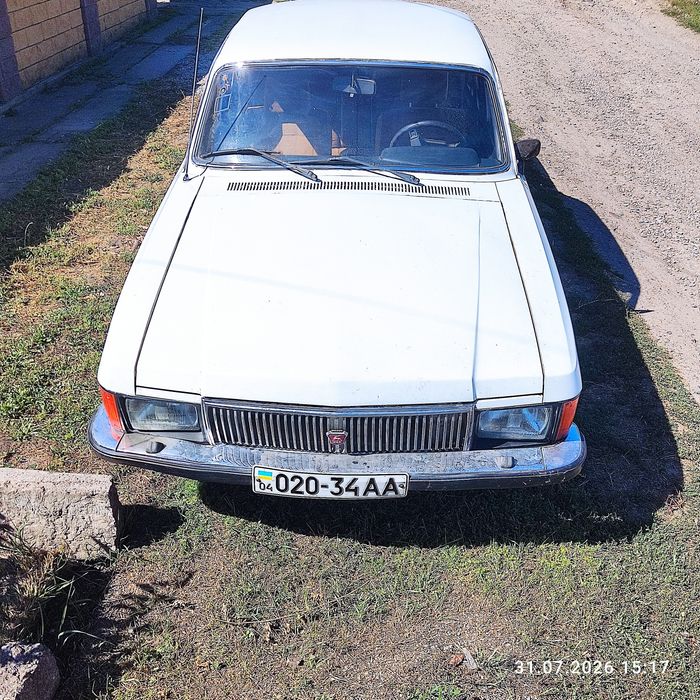 Газ 3102 Волга білого коліру