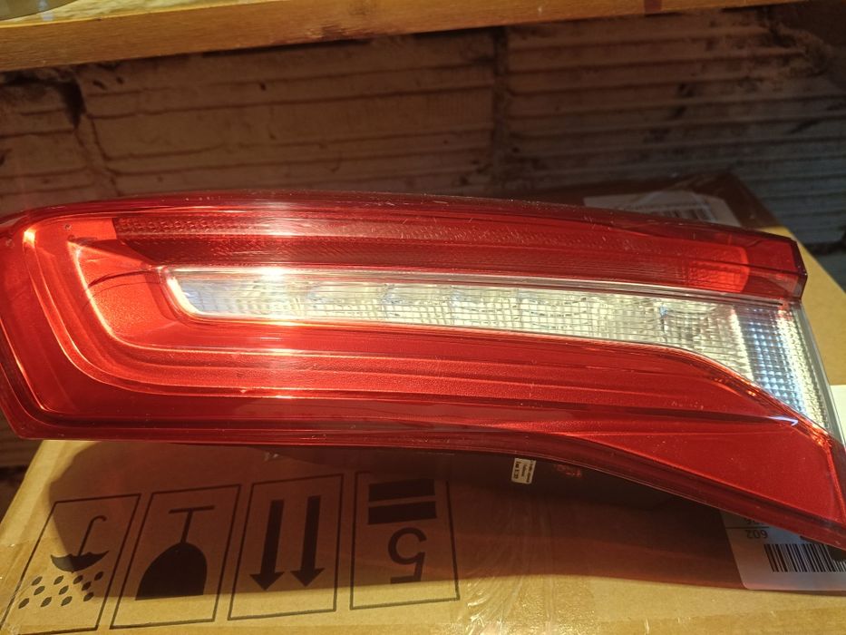 Ford Focus MK4 Lampa Tył Prawa 2737223 JX7B-13A602-ED