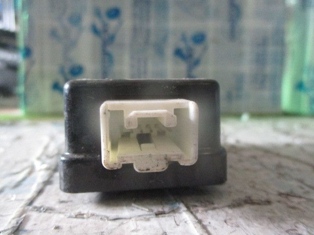 Botão / interruptor electromecânico / relé MAZDA 3 (BK)