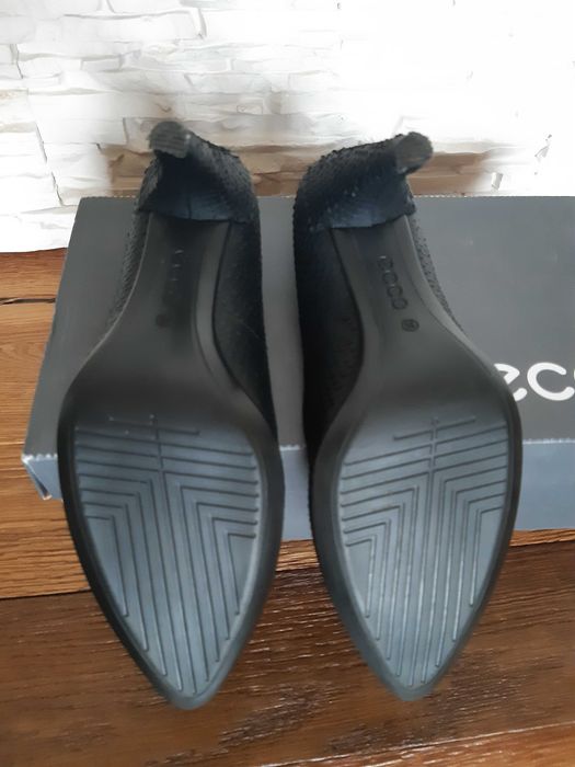 Czółenka Ecco, nowe