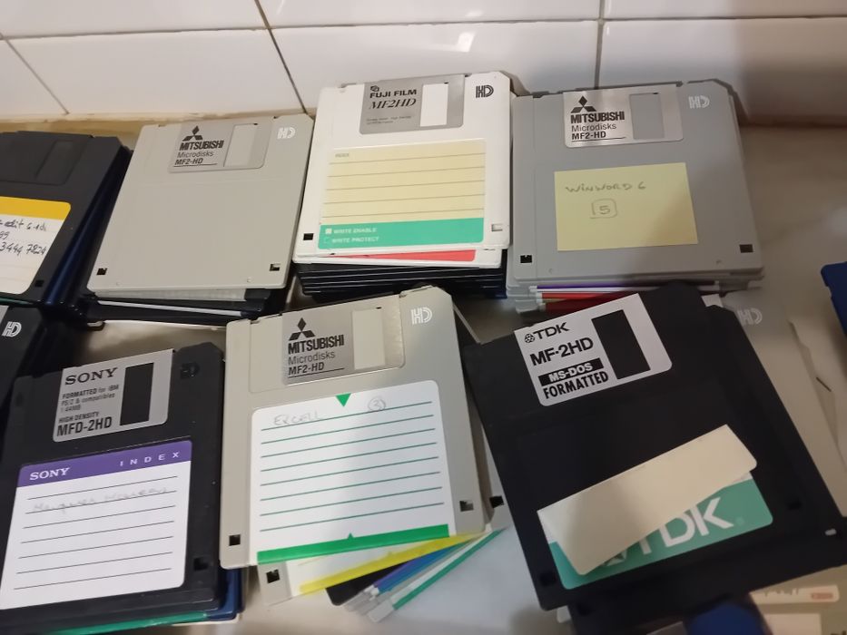 Conjunto de 170 Disquetes 3.5 HD Diversas