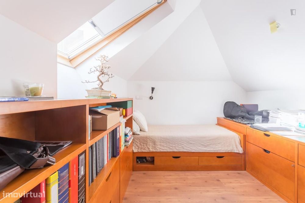Room – located in Paranhos, Porto