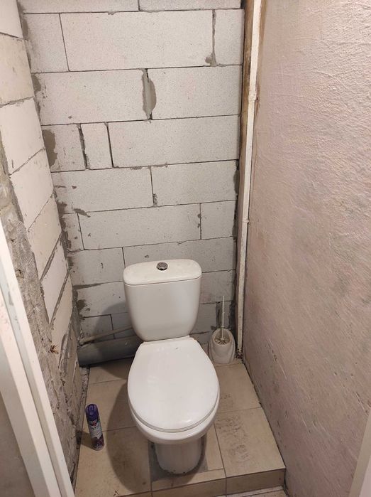 Сдам двухкомнатную гостинку  по улице Ньютона