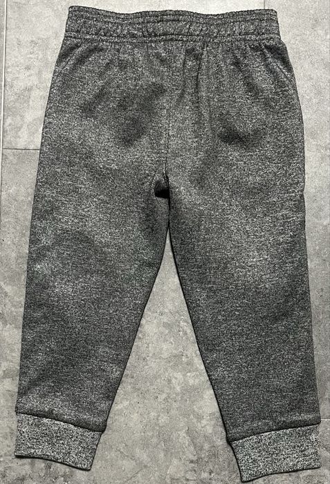 Szare spodnie dresowe śliskie Puma rozmiar 104