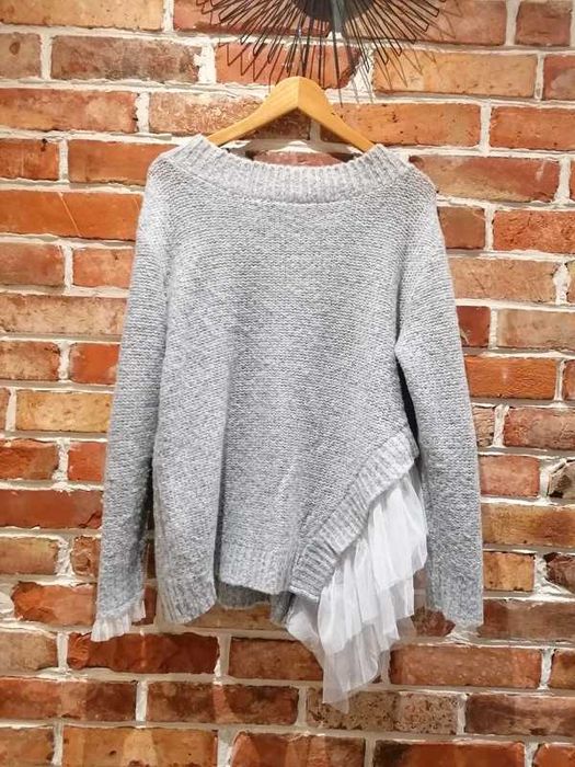 Sweter z falbanką tiulową, rozm. uni