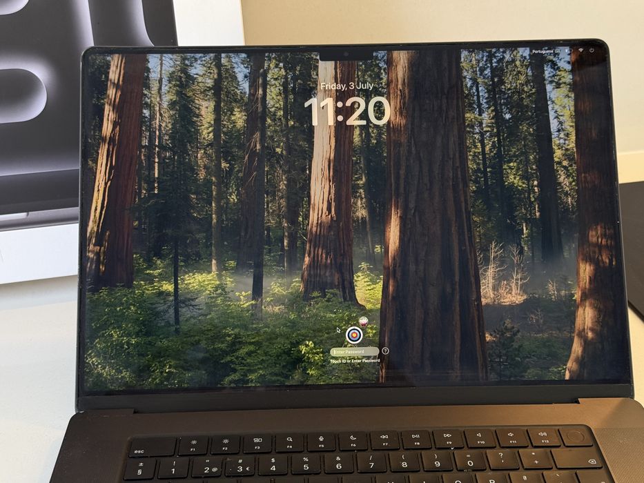 MacBook Pro M4 — 16