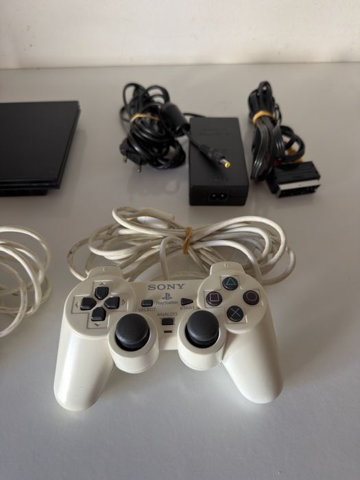 Consola PlayStation 2 Slim | Pacote Completo c/ 2 Comandos Originais + Memory Card | Pronta a Jogar